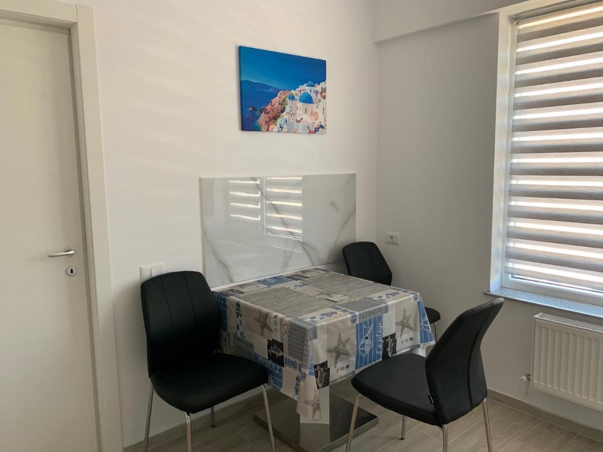 49Er Apartament Navodari Bagian luar foto